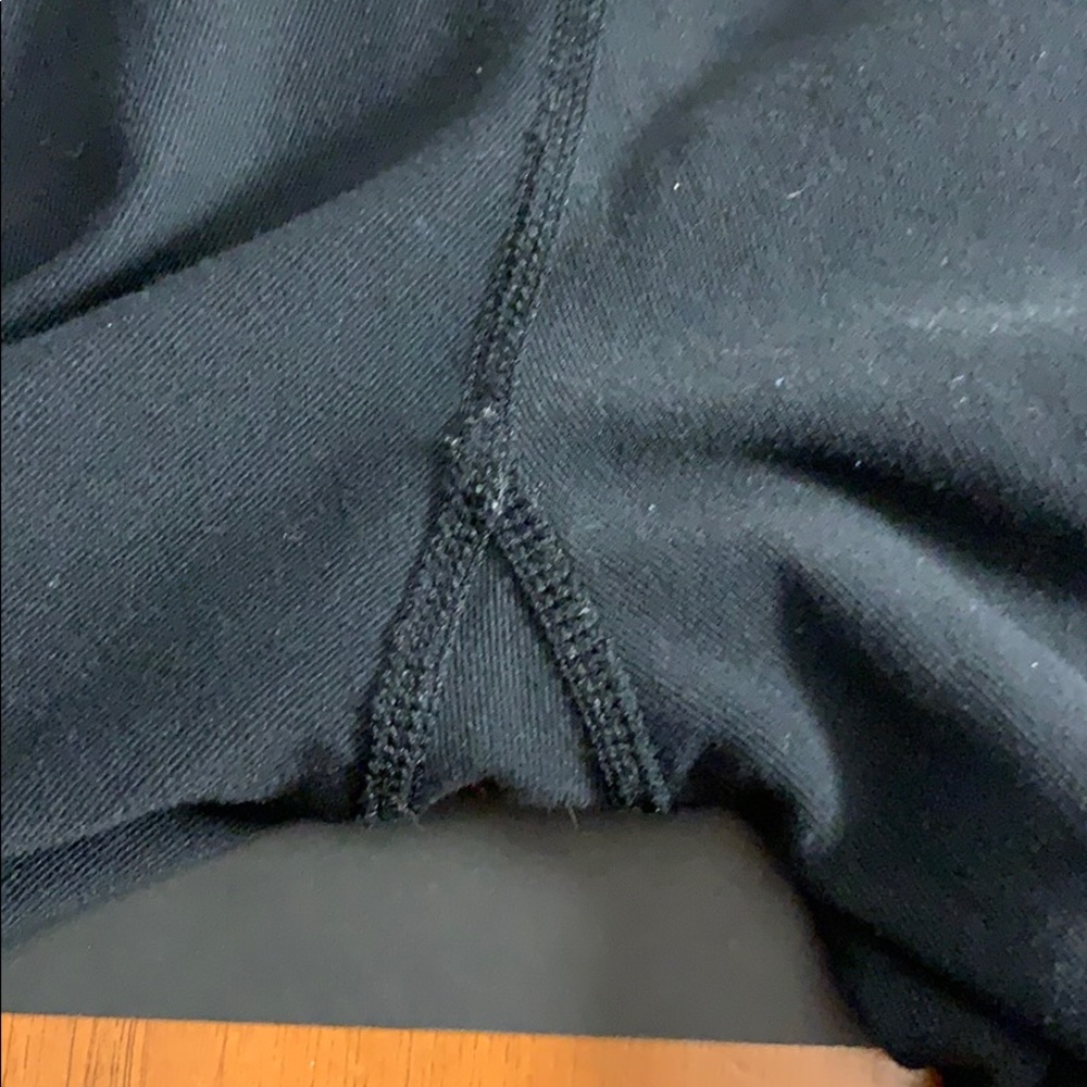 Reversable Lululemon Capris Size 6 - Picture 4 of 9